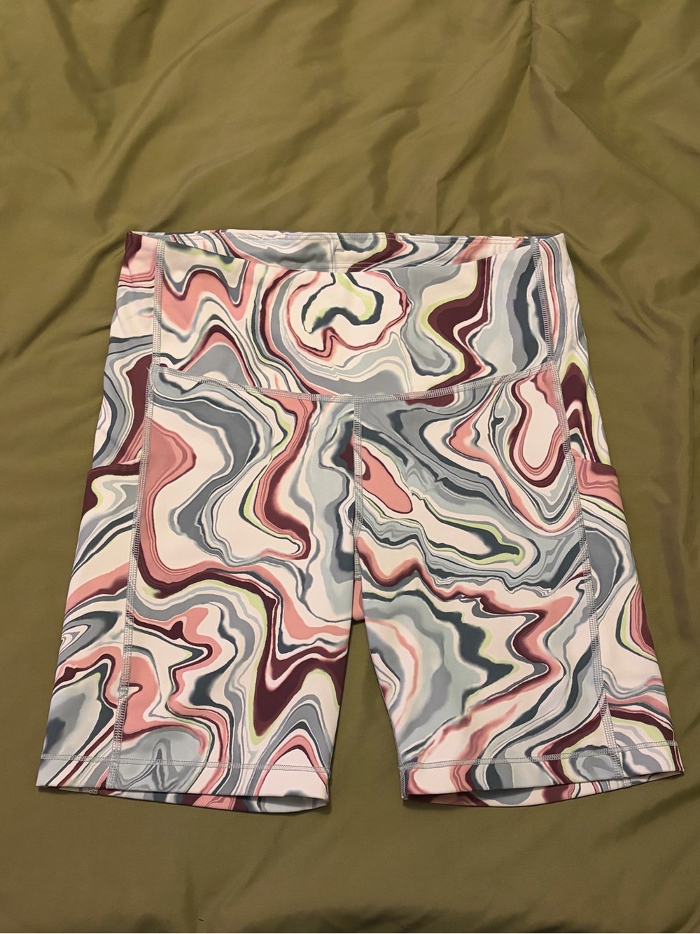 Athleta Ultimate Stash Pocket Printer 7” Bike Shorts Marble Glitch - Size Medium